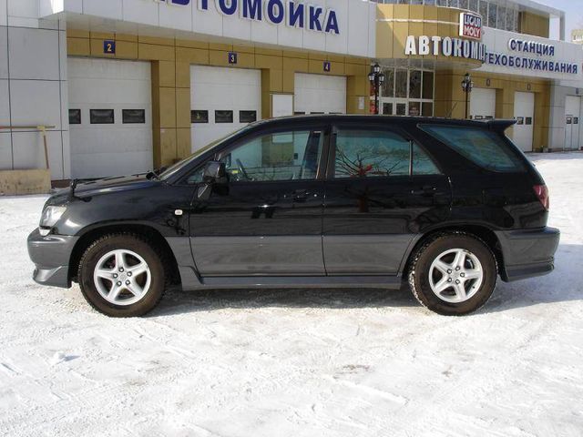 2000 Toyota Harrier