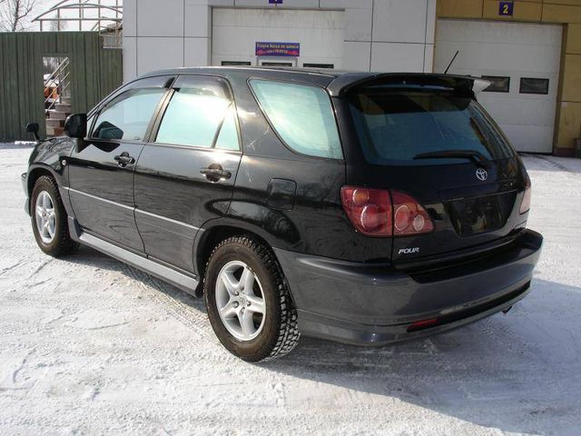 2000 Toyota Harrier