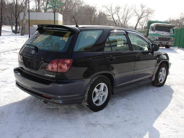 2000 Toyota Harrier