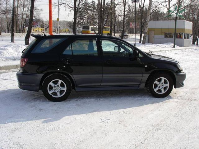 2000 Toyota Harrier