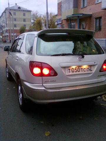 2000 Toyota Harrier