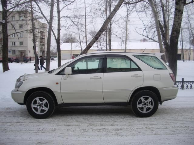 2000 Toyota Harrier