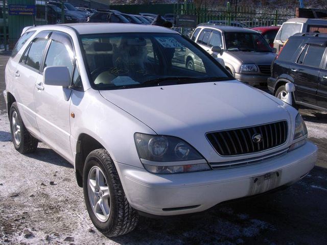 2000 Toyota Harrier