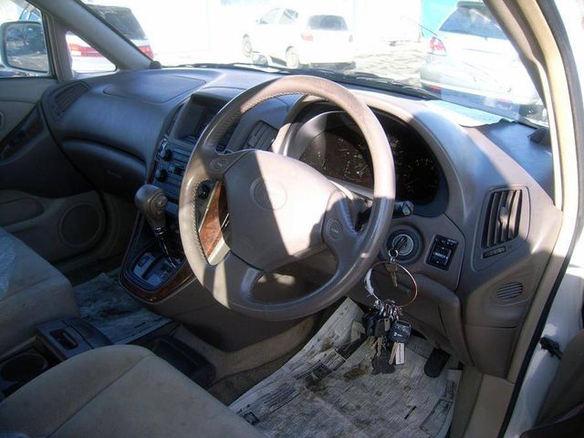 2000 Toyota Harrier