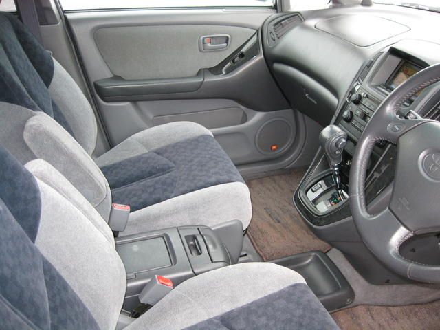 2000 Toyota Harrier