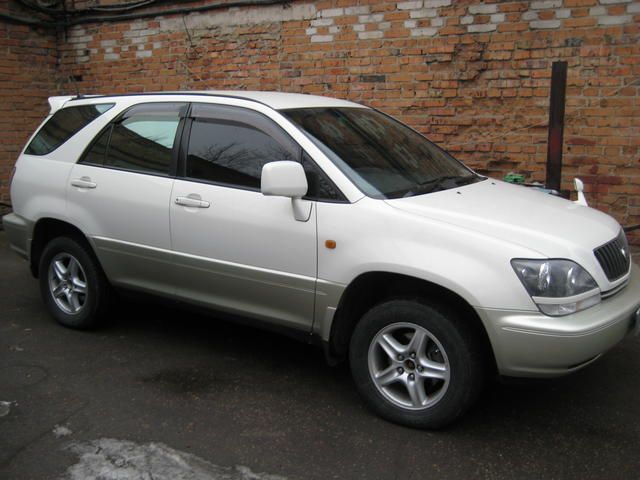 2000 Toyota Harrier
