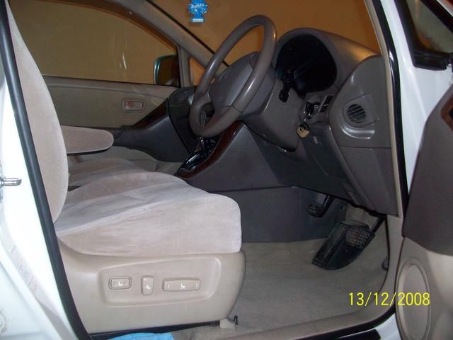 2000 Toyota Harrier