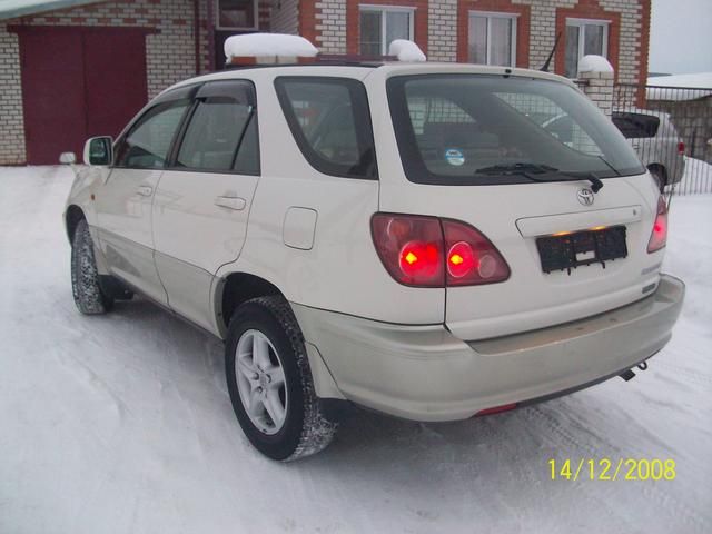 2000 Toyota Harrier