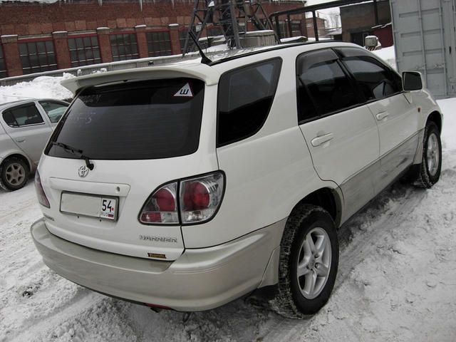 2000 Toyota Harrier
