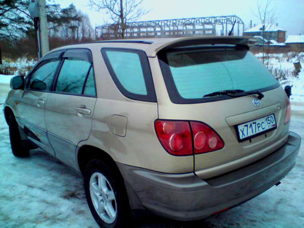 2000 Toyota Harrier