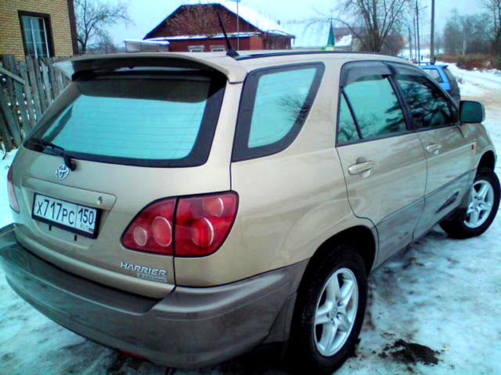 2000 Toyota Harrier