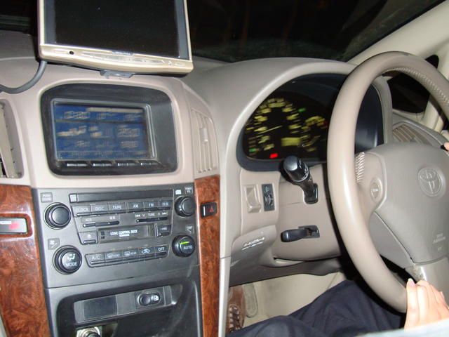 2000 Toyota Harrier