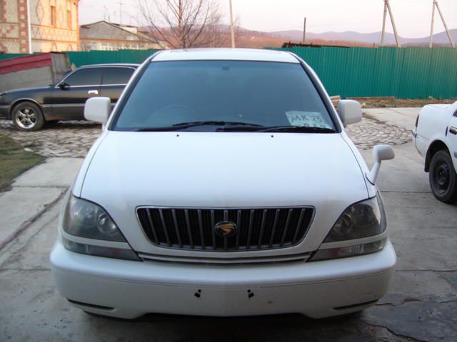 2000 Toyota Harrier