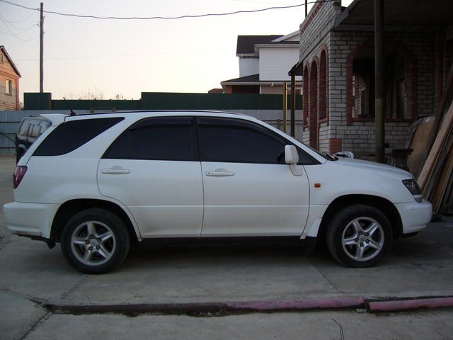 2000 Toyota Harrier