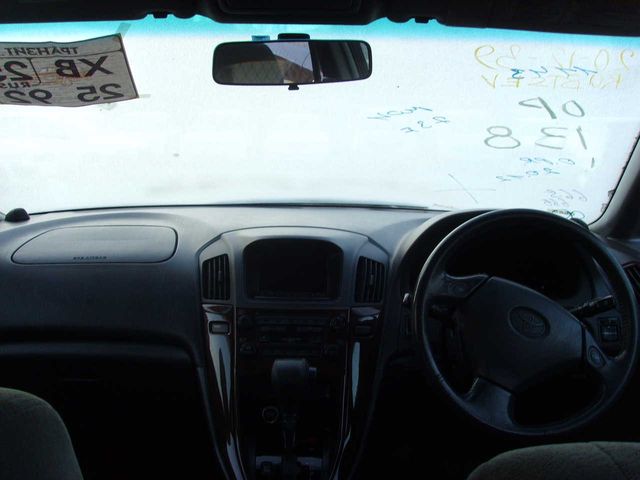 2000 Toyota Harrier