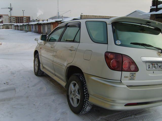 2000 Toyota Harrier