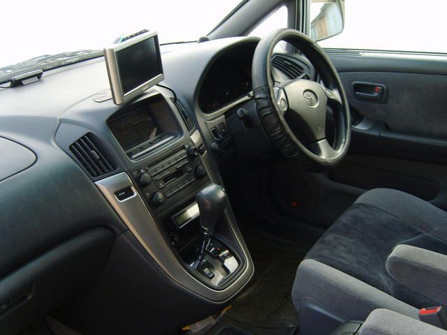 2000 Toyota Harrier