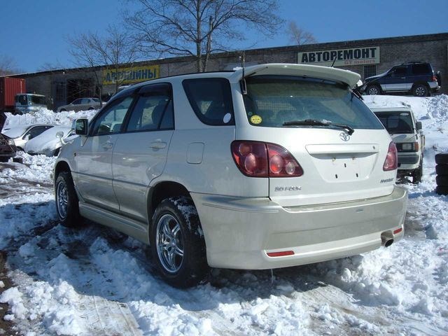2000 Toyota Harrier