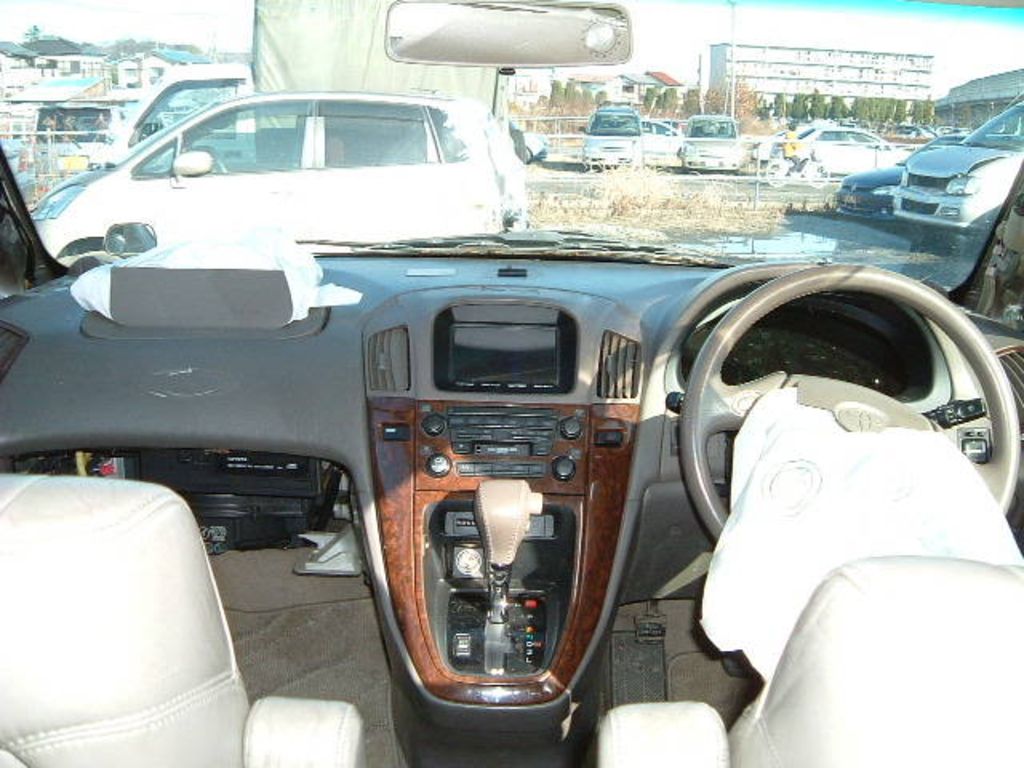 2000 Toyota Harrier