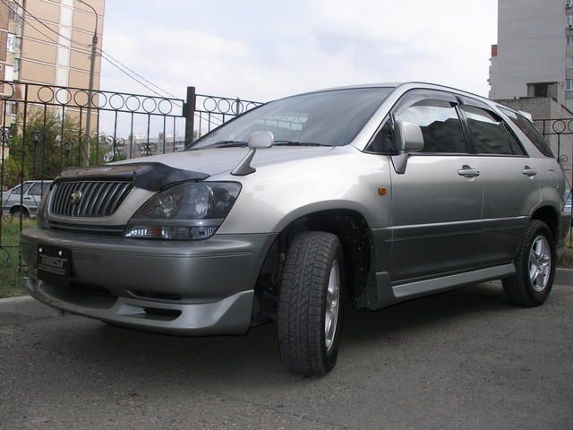 2000 Toyota Harrier