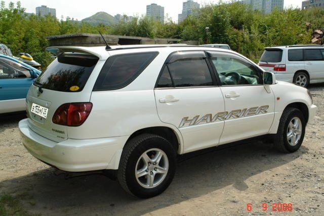 2000 Toyota Harrier