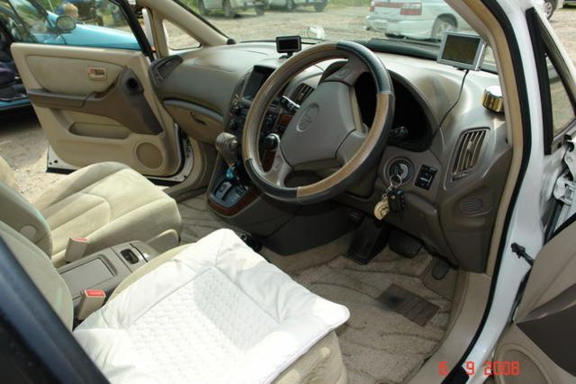 2000 Toyota Harrier