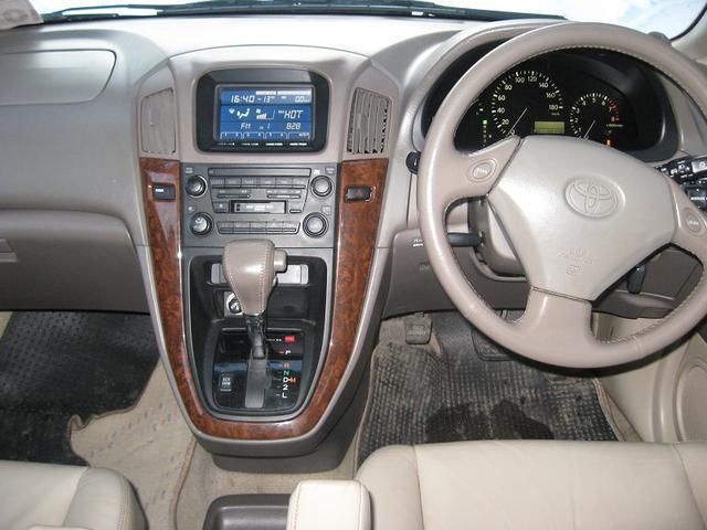 2000 Toyota Harrier