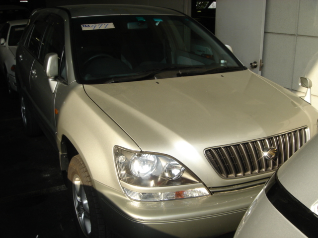2000 Toyota Harrier Images