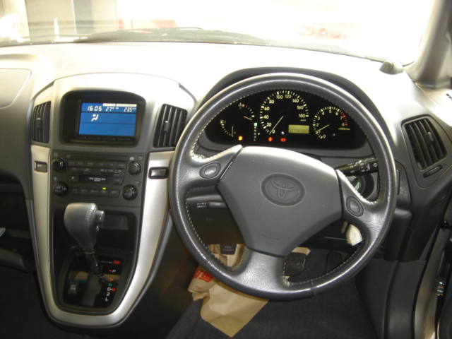 2000 Toyota Harrier Photos