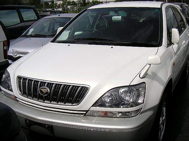 2000 Toyota Harrier Photos