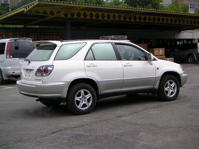 2000 Toyota Harrier Pictures