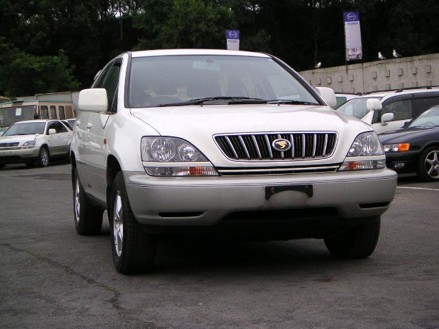 2000 Toyota Harrier Photos