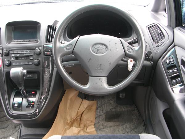 2000 Toyota Harrier Pictures