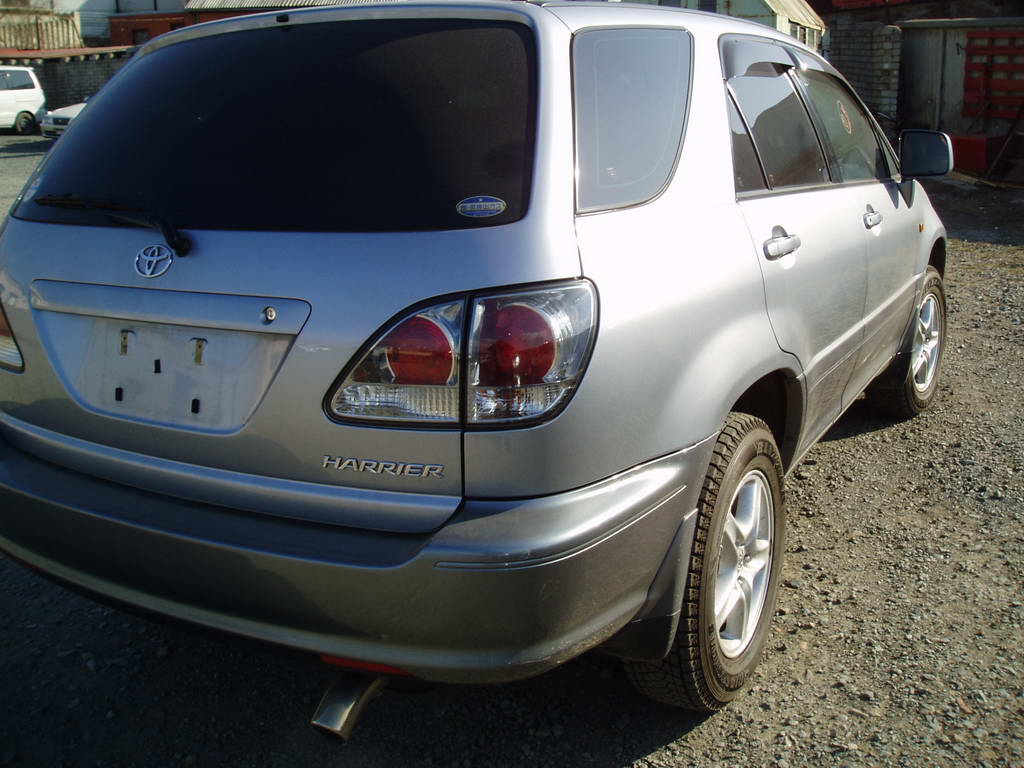 2000 Toyota Harrier Images