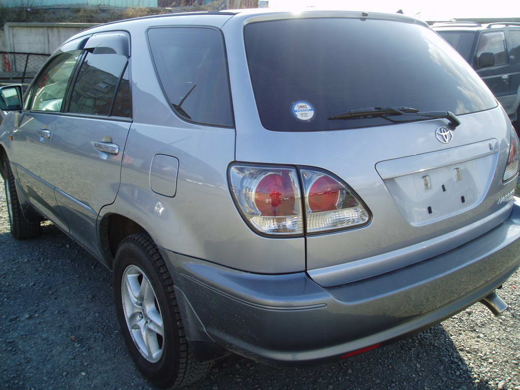 2000 Toyota Harrier Pics