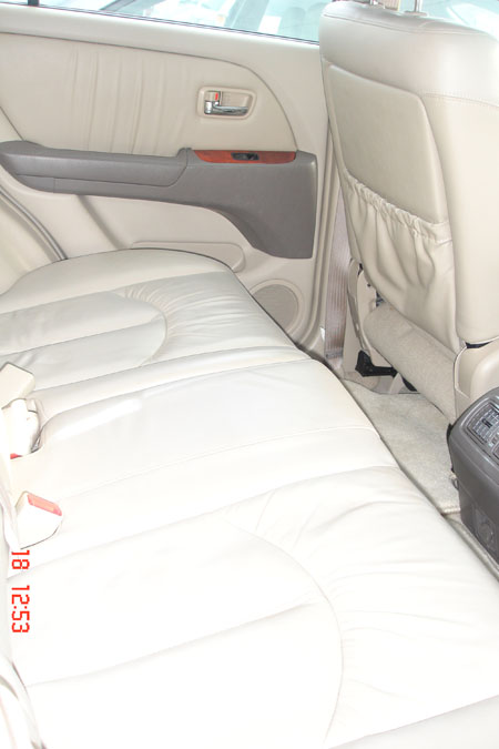 2000 Toyota Harrier Images