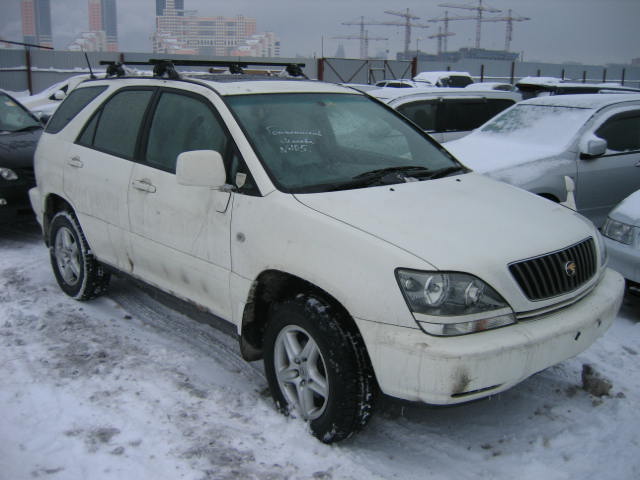 2000 Toyota Harrier Images