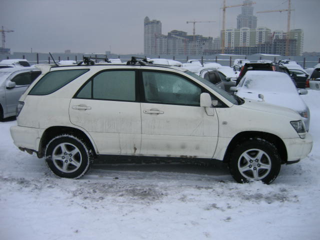 2000 Toyota Harrier Pictures