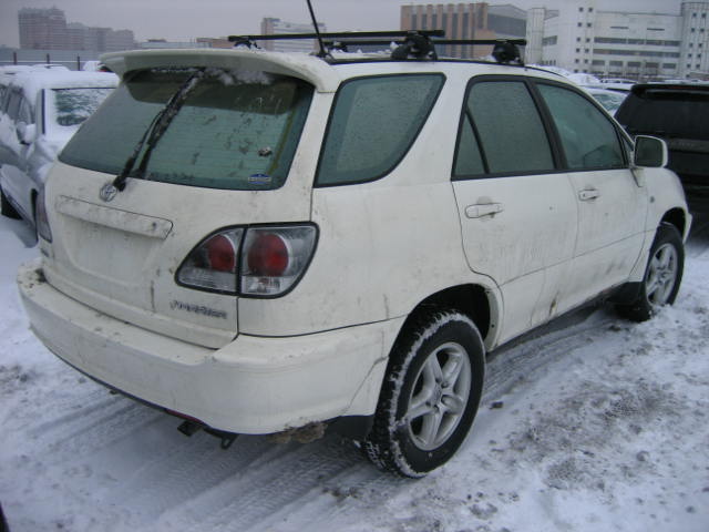 2000 Toyota Harrier Pics