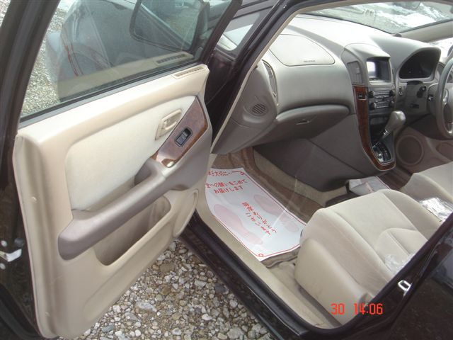 2000 Toyota Harrier Pictures