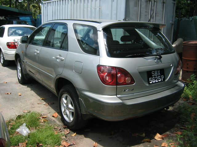 2000 Toyota Harrier Pictures