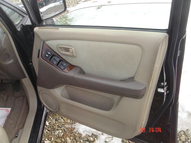 2000 Toyota Harrier Photos