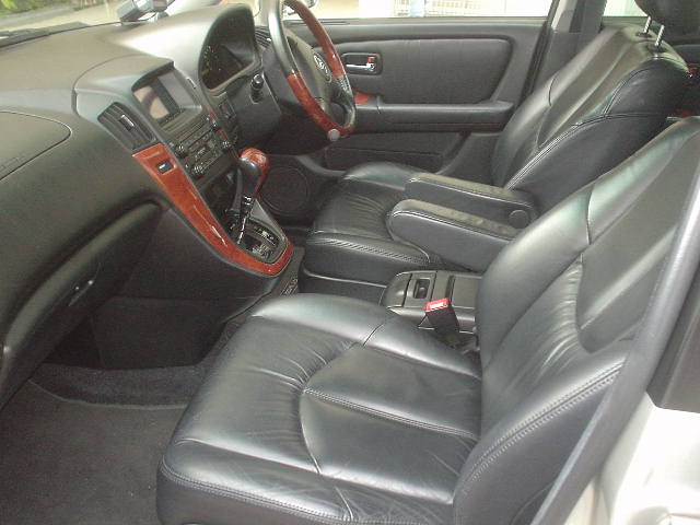 2000 Toyota Harrier Pictures