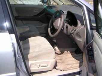 2000 Toyota Harrier Pictures