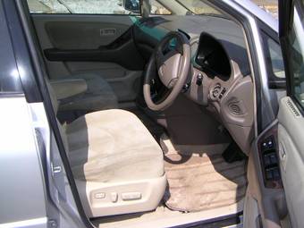 2000 Toyota Harrier Pictures