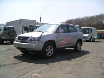 2000 Toyota Harrier Pics