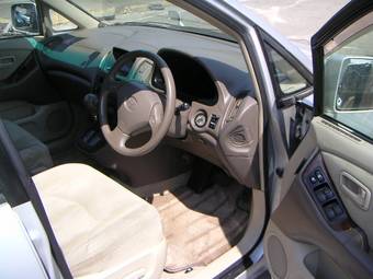 2000 Toyota Harrier Photos