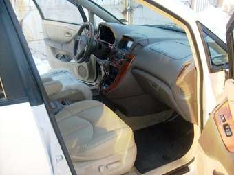 2000 Toyota Harrier Pictures