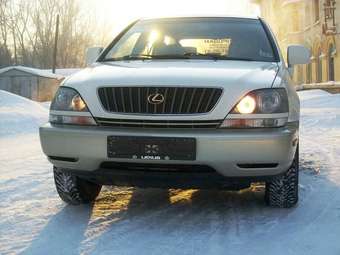 2000 Toyota Harrier Pics