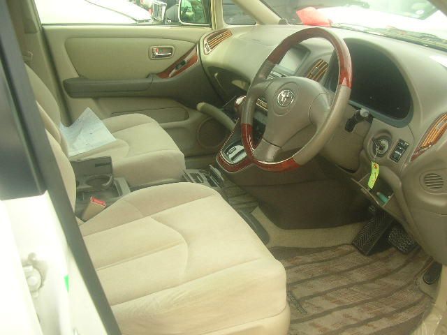 2001 Toyota Harrier